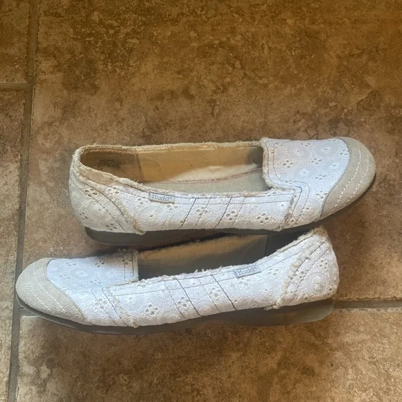 MUDD Bundle. Women's Cream and Gray Flats - Picture 5 of 16